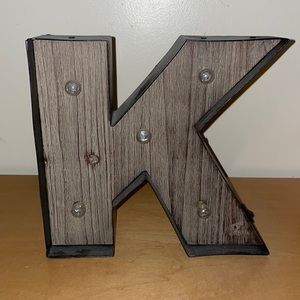 LIGHT UP K INITIAL DECOR